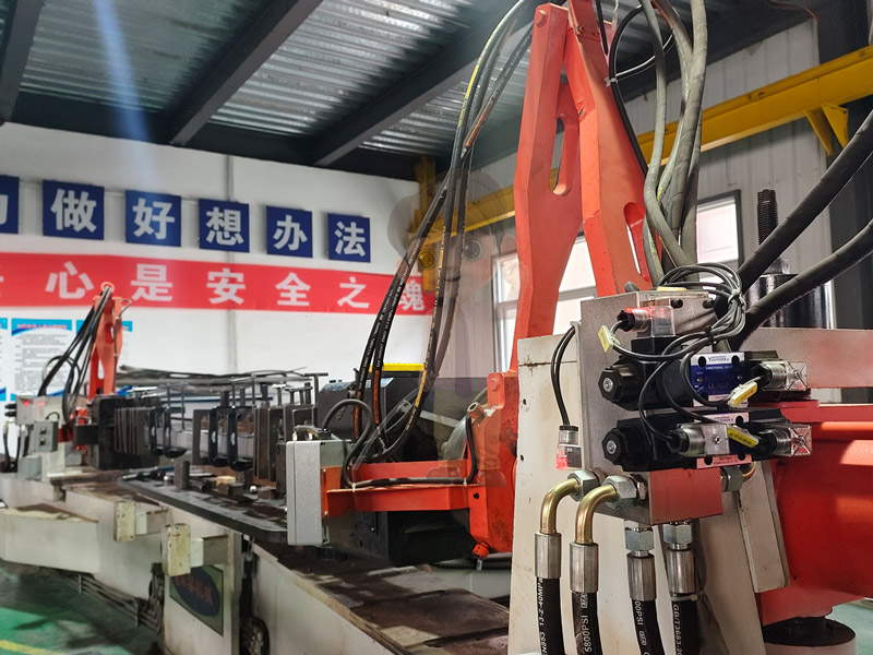 北京型材拉彎廠工字鋼，角鋼，槽鋼材拉彎減少鋼材浪費：一體成型減少結構薄弱環節，增強穩定性